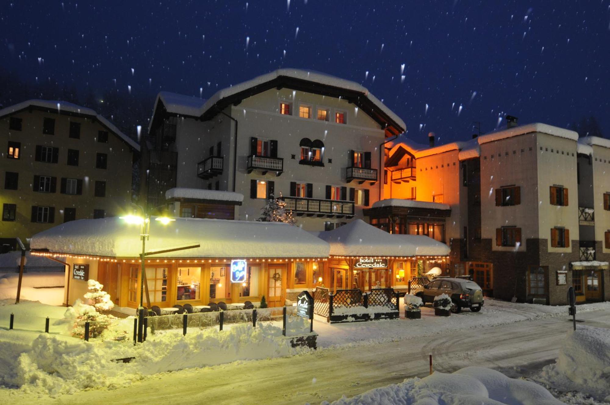 Hotel Cevedale Living Romance Hotel Cogolo Eksteriør bilde