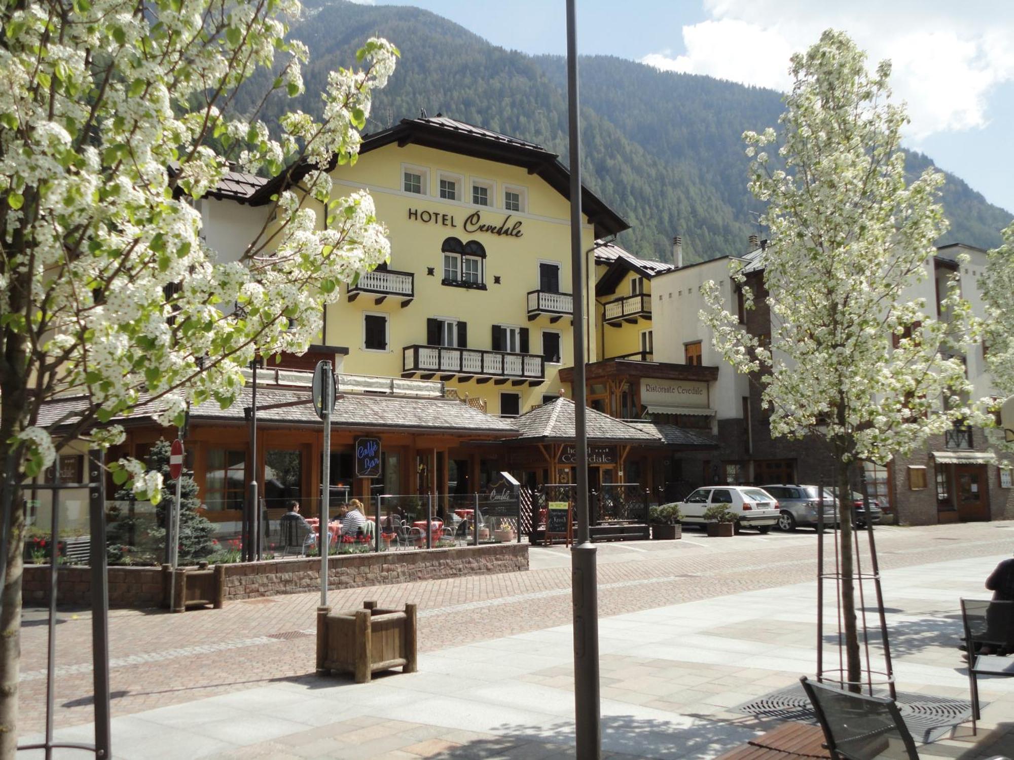 Hotel Cevedale Living Romance Hotel Cogolo Eksteriør bilde