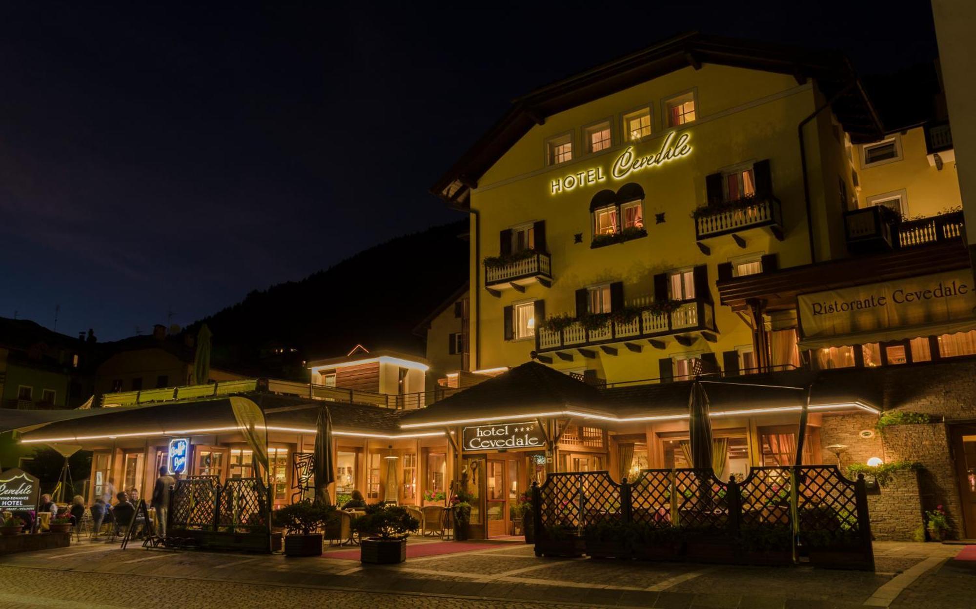 Hotel Cevedale Living Romance Hotel Cogolo Eksteriør bilde