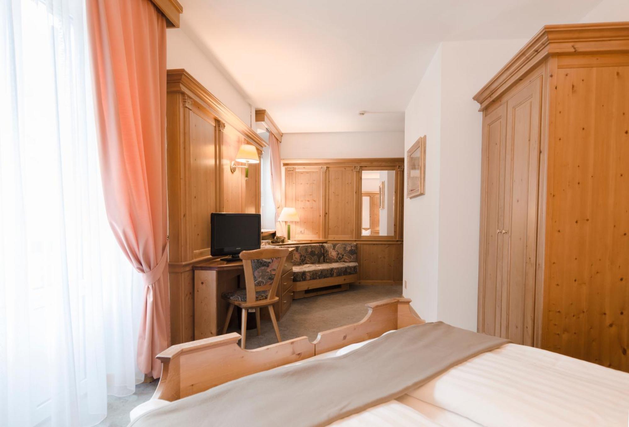Hotel Cevedale Living Romance Hotel Cogolo Eksteriør bilde