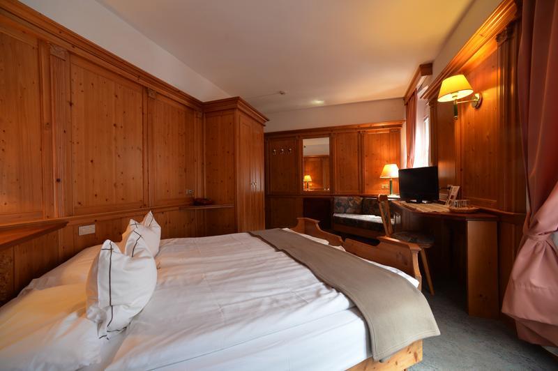 Hotel Cevedale Living Romance Hotel Cogolo Eksteriør bilde
