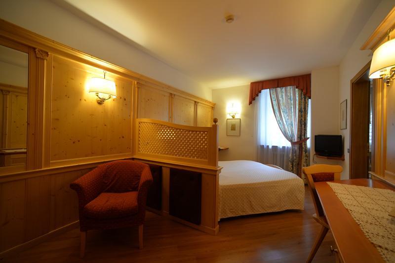 Hotel Cevedale Living Romance Hotel Cogolo Eksteriør bilde