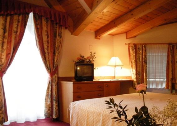 Hotel Cevedale Living Romance Hotel Cogolo Eksteriør bilde