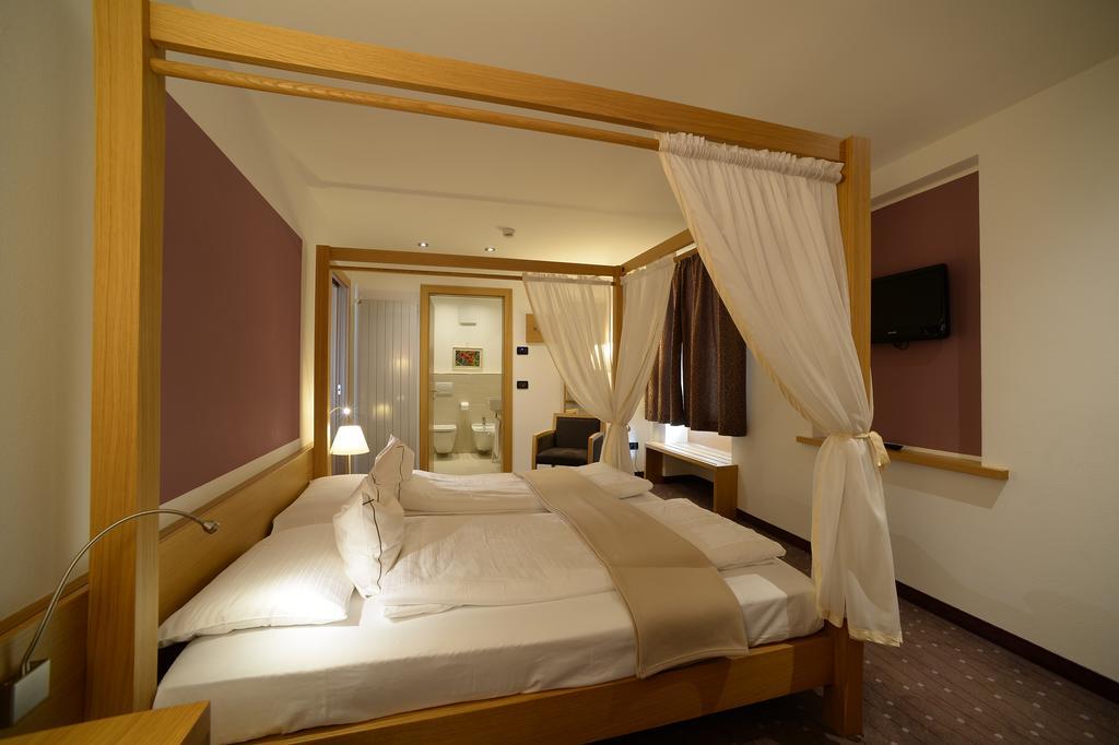 Hotel Cevedale Living Romance Hotel Cogolo Eksteriør bilde