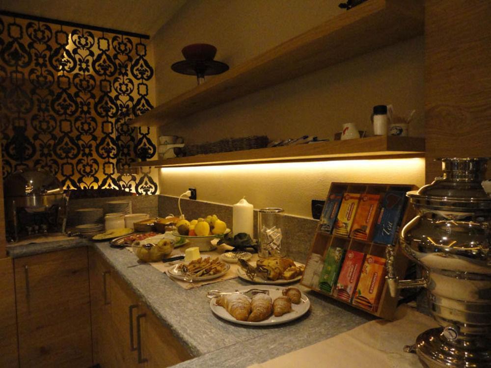 Hotel Cevedale Living Romance Hotel Cogolo Eksteriør bilde