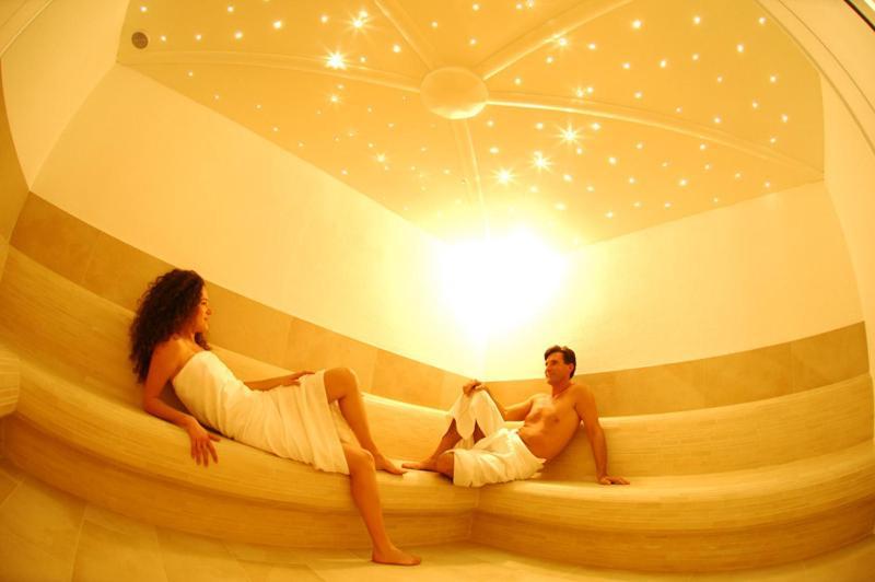 Hotel Cevedale Living Romance Hotel Cogolo Eksteriør bilde