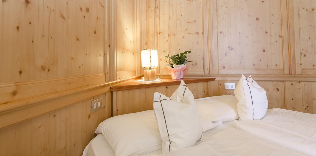 Hotel Cevedale Living Romance Hotel Cogolo Eksteriør bilde