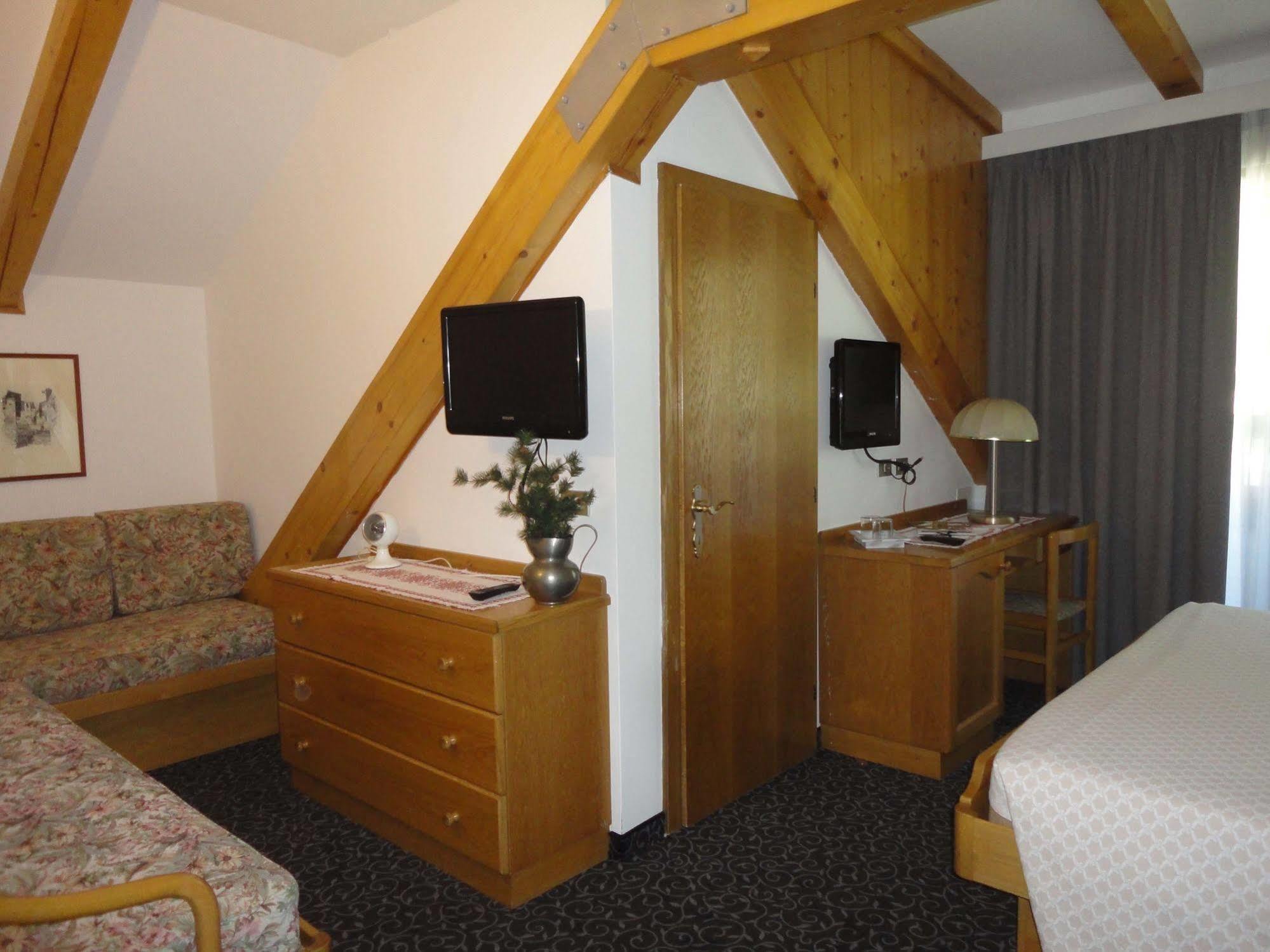 Hotel Cevedale Living Romance Hotel Cogolo Eksteriør bilde